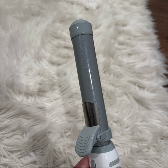 Beachwaver S-SERIES Rotating Curling Iron 1.25 in - Picture 4 of 5